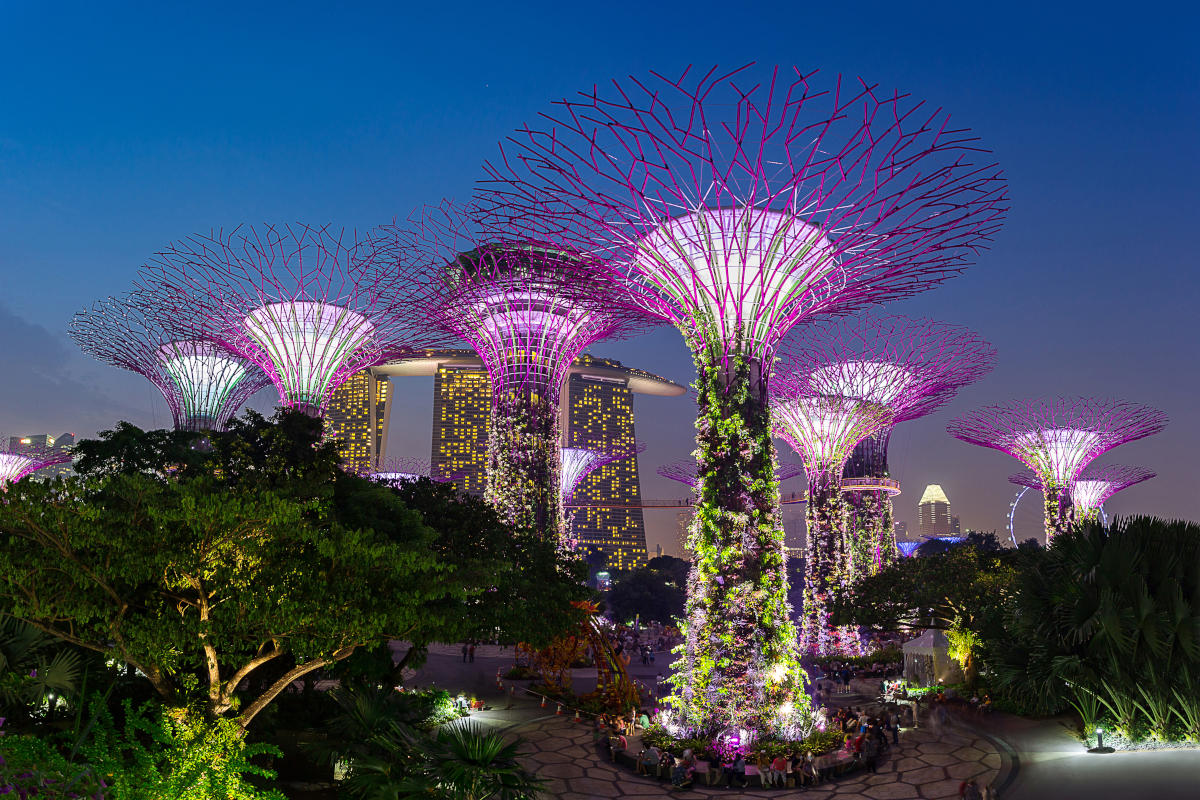 Vertikale Gärten "Supertrees" in Singapur